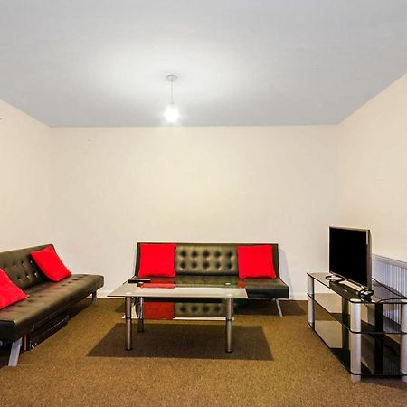 Spacious Studio Flat- Watford Junction & Harry Potter World المظهر الخارجي الصورة