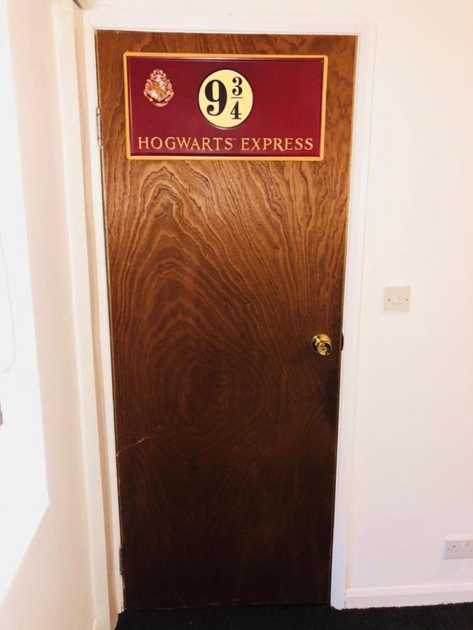 Spacious Studio Flat- Watford Junction & Harry Potter World المظهر الخارجي الصورة